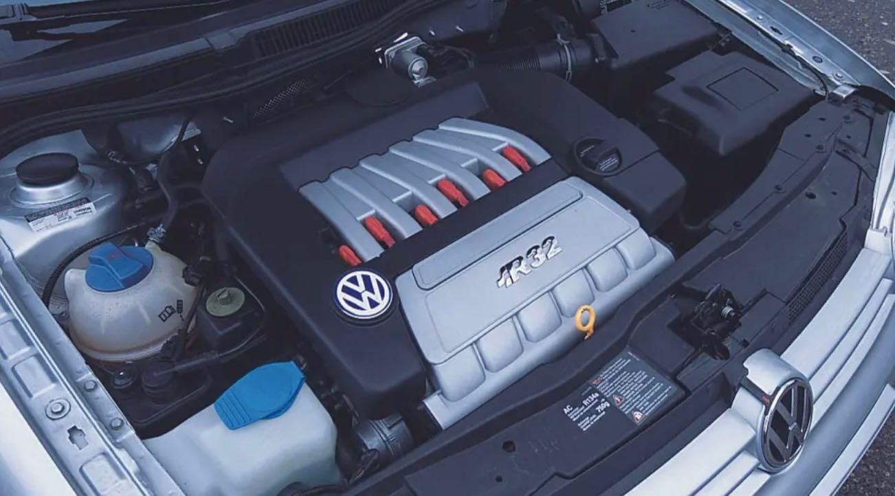 Volkswagen Golf IV R32 motore