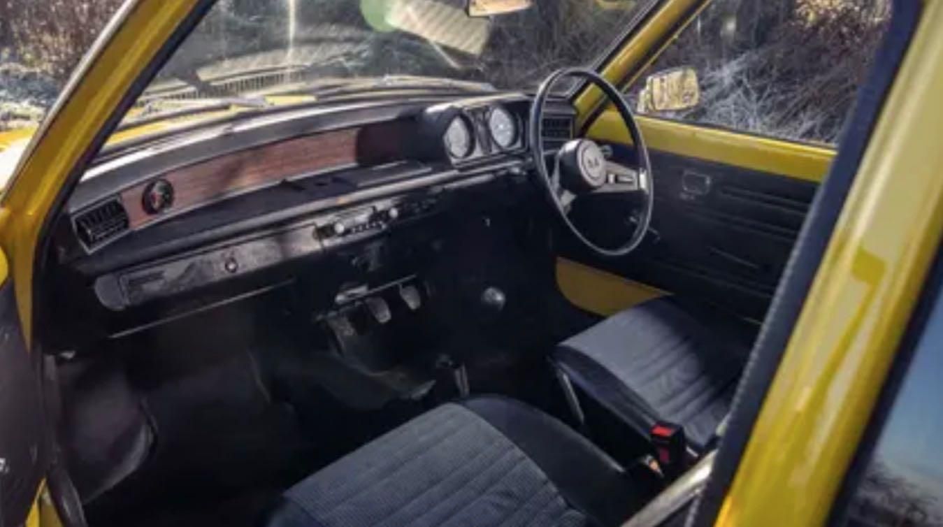 Honda Civic 1975 interno