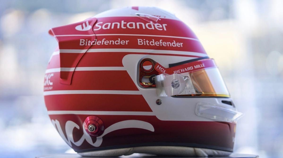 Il casco di Leclerc spunta un prezzo record in una asta per l'alluvione