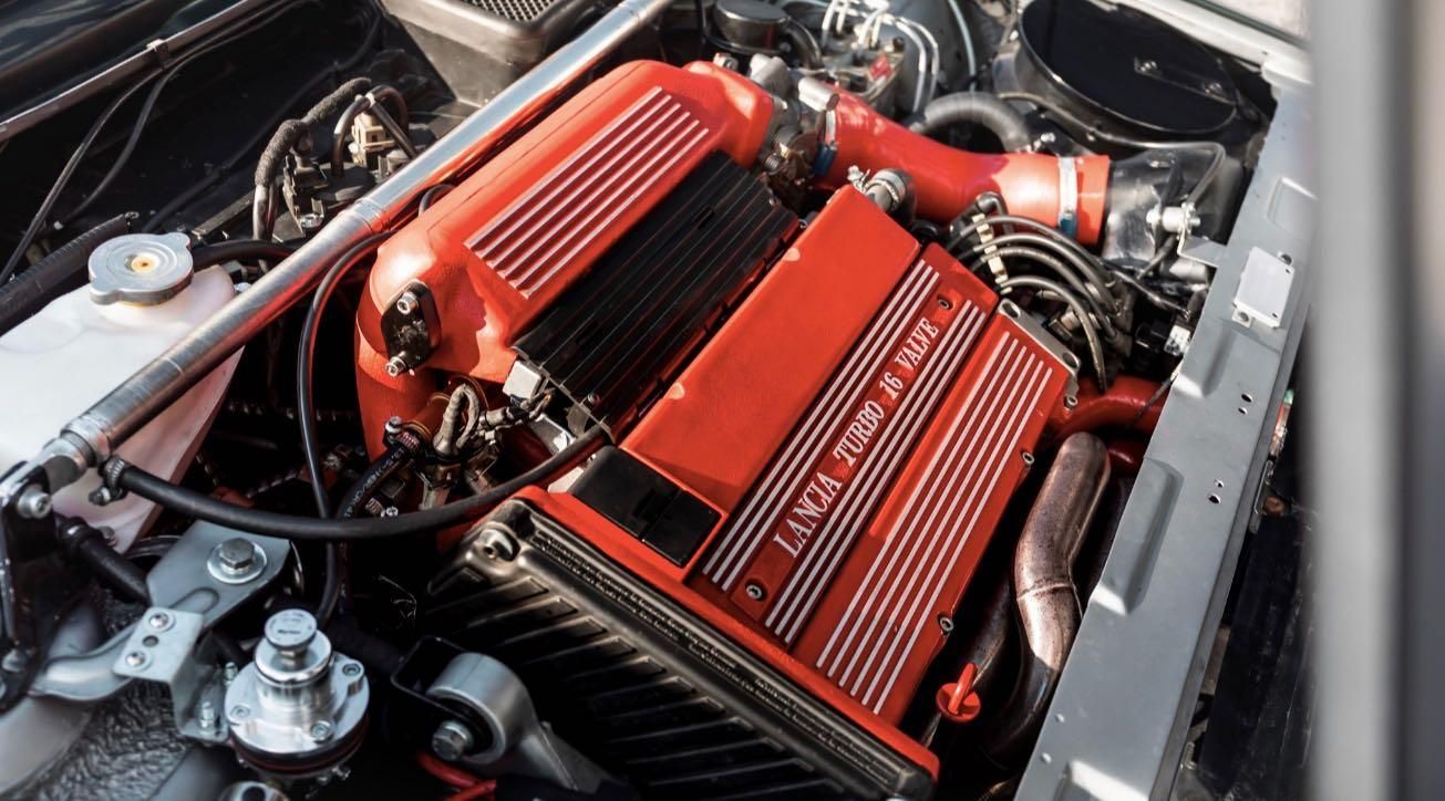 Lancia Delta Integrale restomod Manhart motore